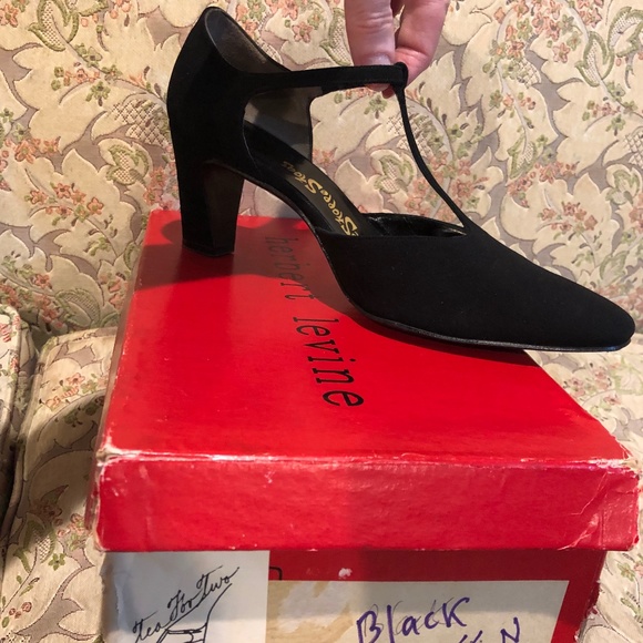 Vtg. 70s Herbert Levine T-Strap Pumps Black Suede Tea for Two - 7.5 N - Picture 3 of 10